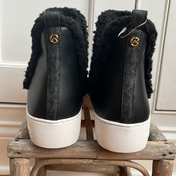 New Michael Kors FauxShear slip on boots - Picture 2 of 3